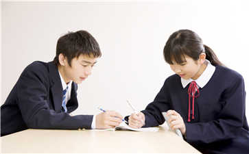 <b>一对一日语外教哪个好？外教课程价格怎么样？</b>
